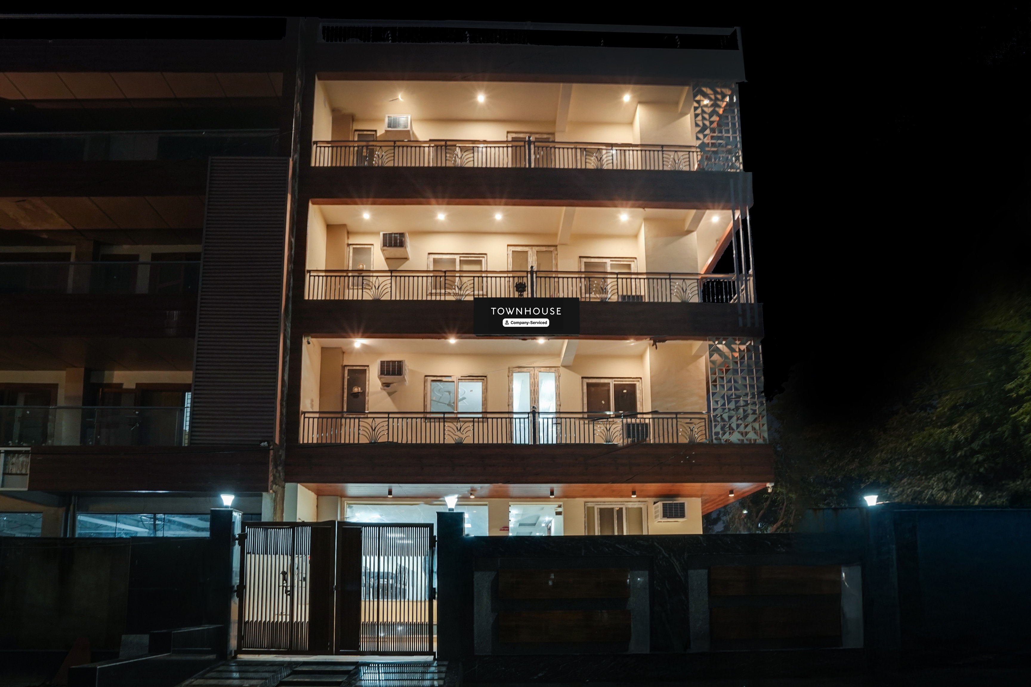 Super Townhouse Sector 121 Noida in Noida