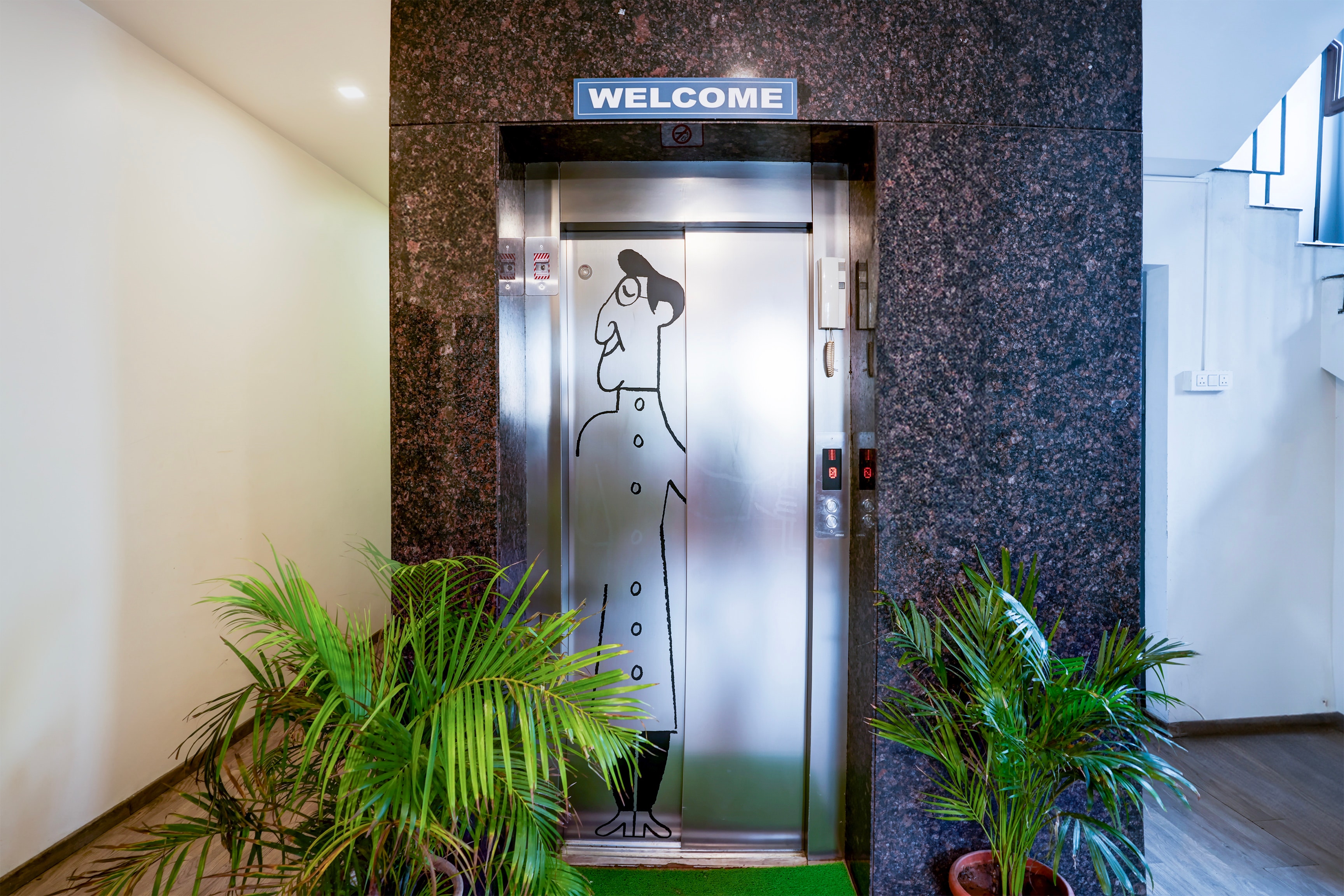 Super Townhouse Ulsoor Near Halasuru Metro Station in Bangalore