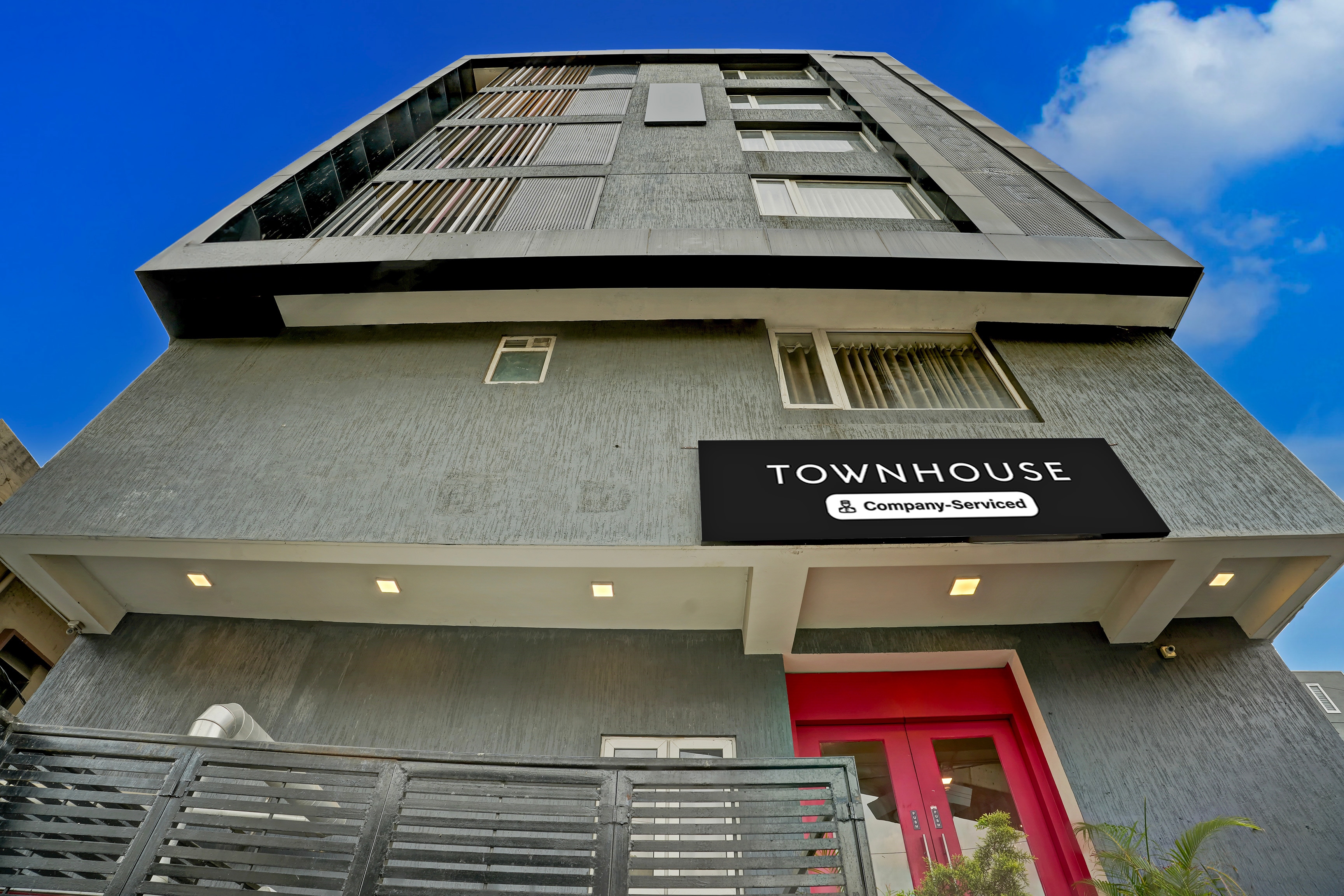 Super Townhouse Ulsoor Near Halasuru Metro Station in Bangalore