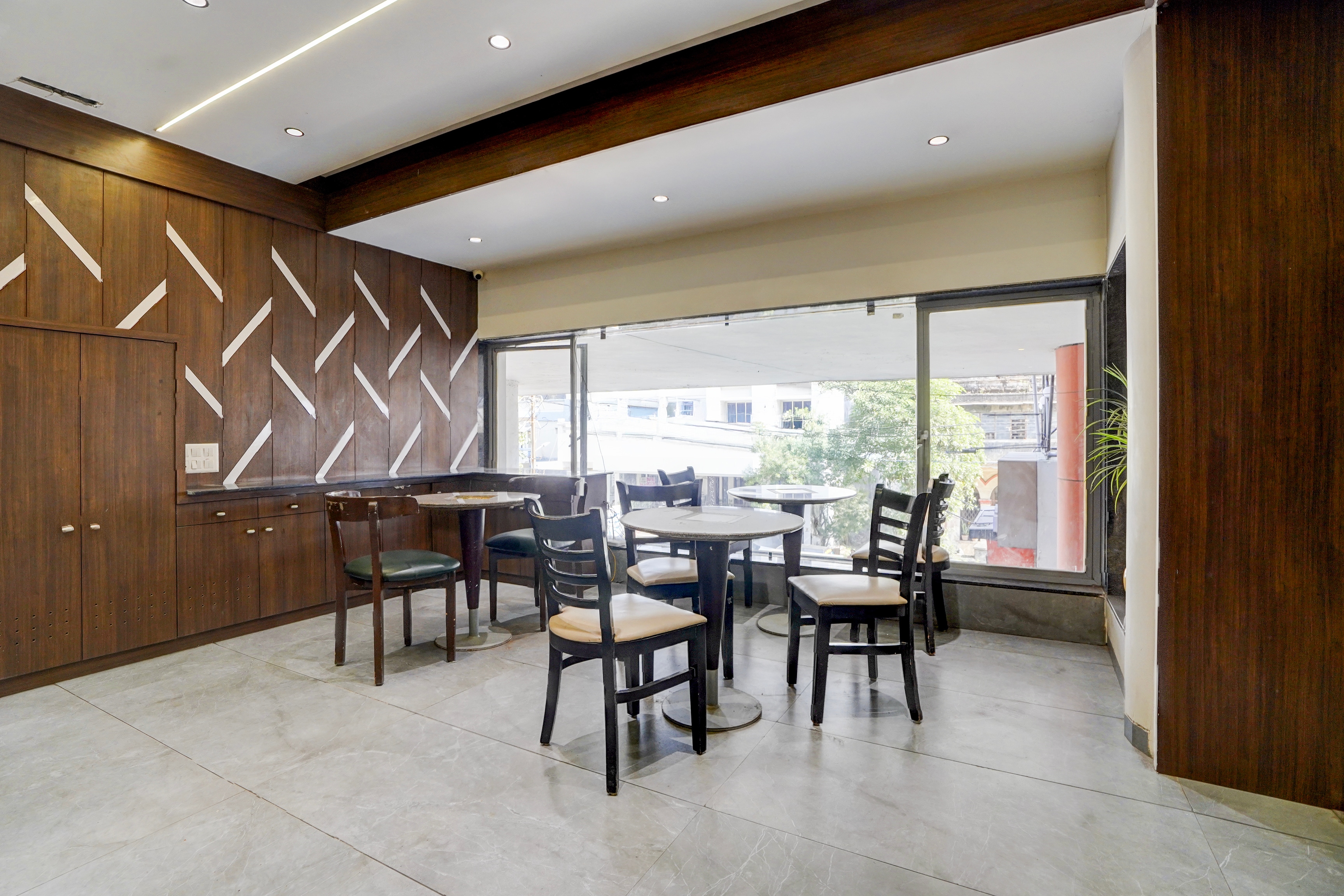 Townhouse Vadodara Railway Junction Formerly Hotel Unique in Vadodara