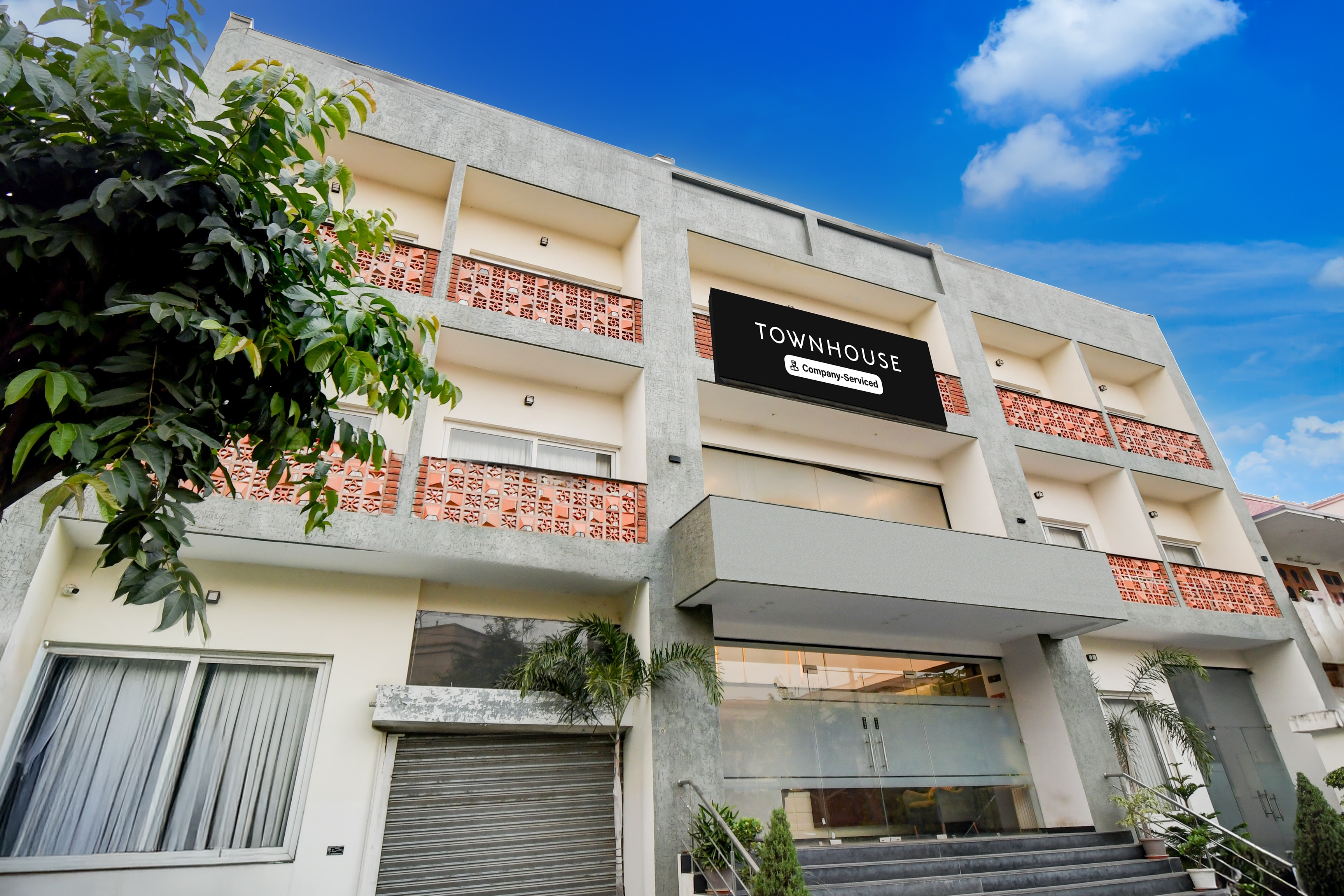 Super Townhouse Vibhuti Khand Gomti Nagar Formerly Pratham Inn in Lucknow