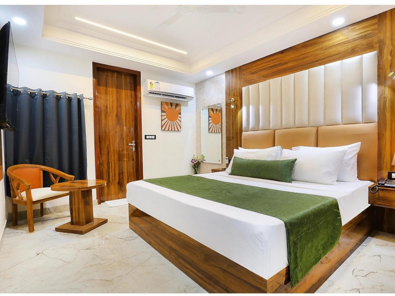 Hotel Signature Suites in Delhi