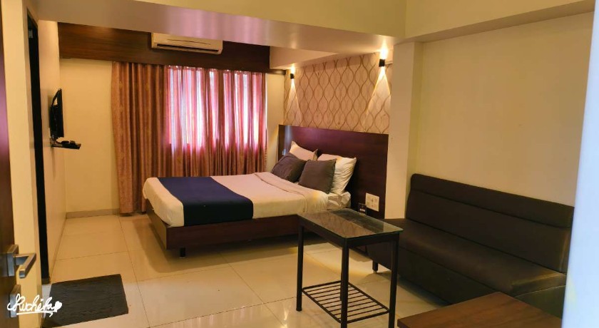 Hotel Express Airoli in Navi Mumbai