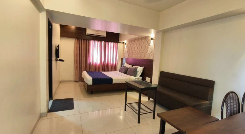 Hotel Express Airoli in Navi Mumbai