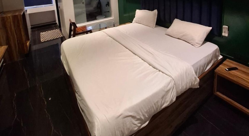 Hotel Dukes Plaza in Thane