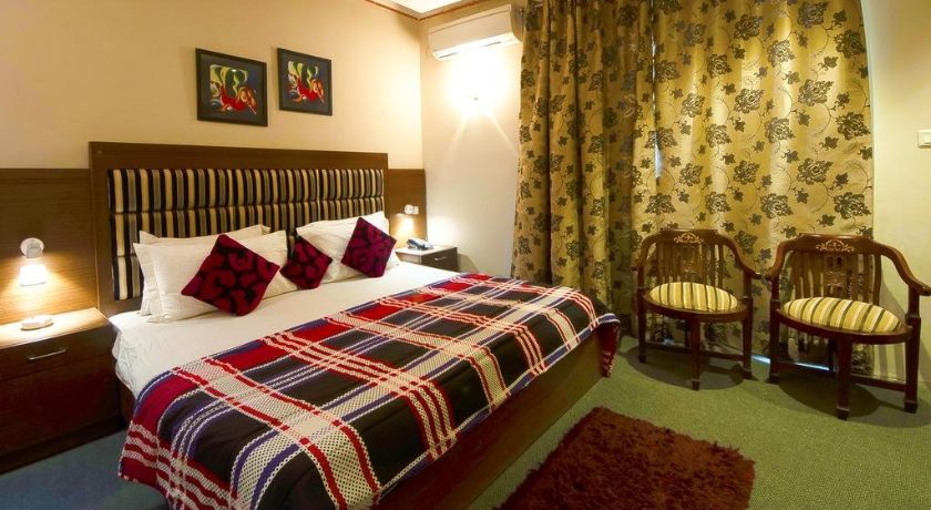 Hotel Metro Tower in Delhi