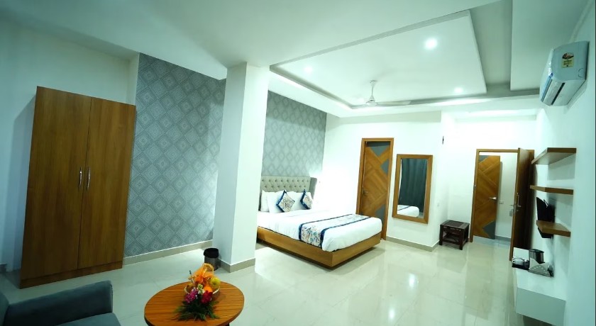 Royal Crown Erica in Zirakpur