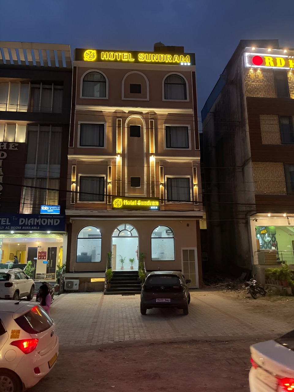 Hotel Sundram Zirakhpur in Zirakpur