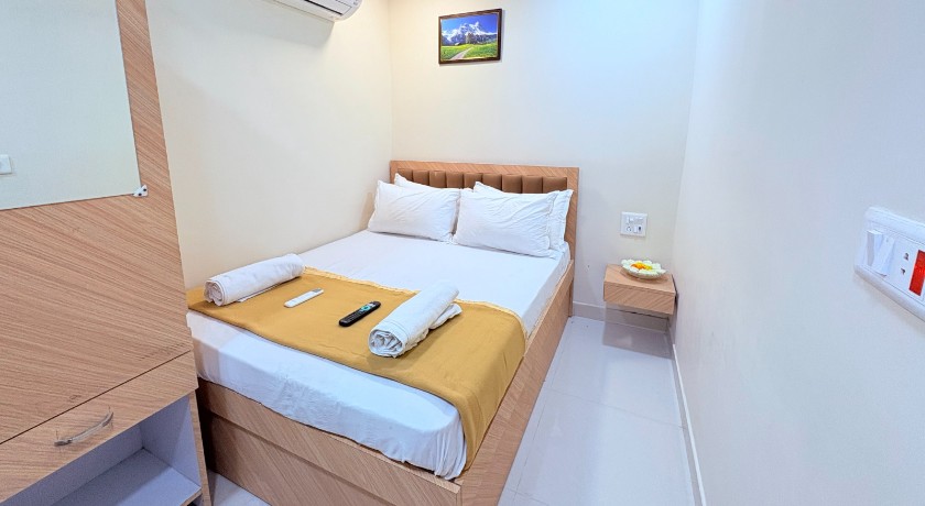 Ratna Palace in Vasai