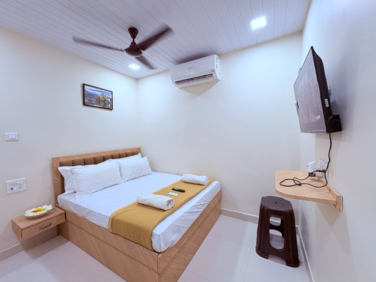 Ratna Palace in Vasai