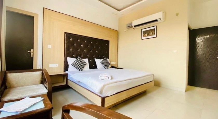 Hotel November in Zirakpur