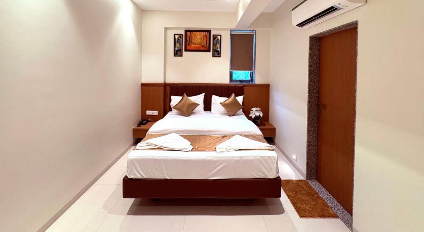 Hotel Safe House in Navi Mumbai