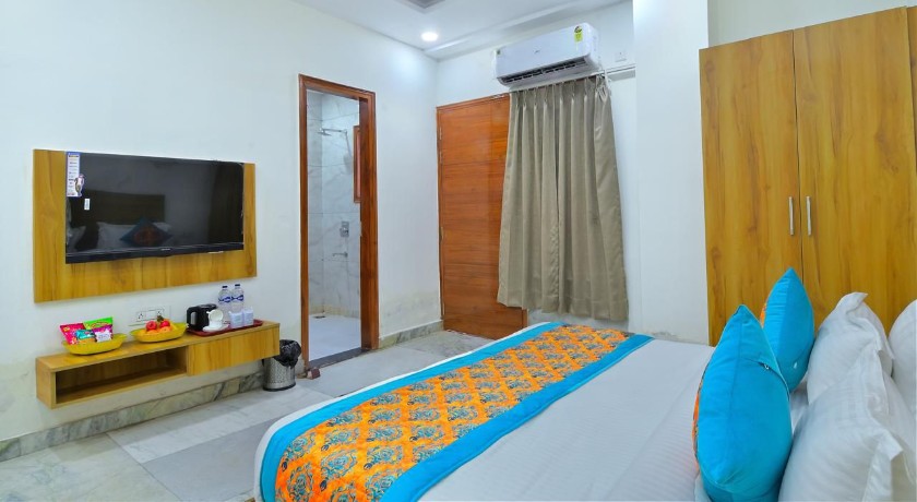 Hotel The Param Continental in Delhi