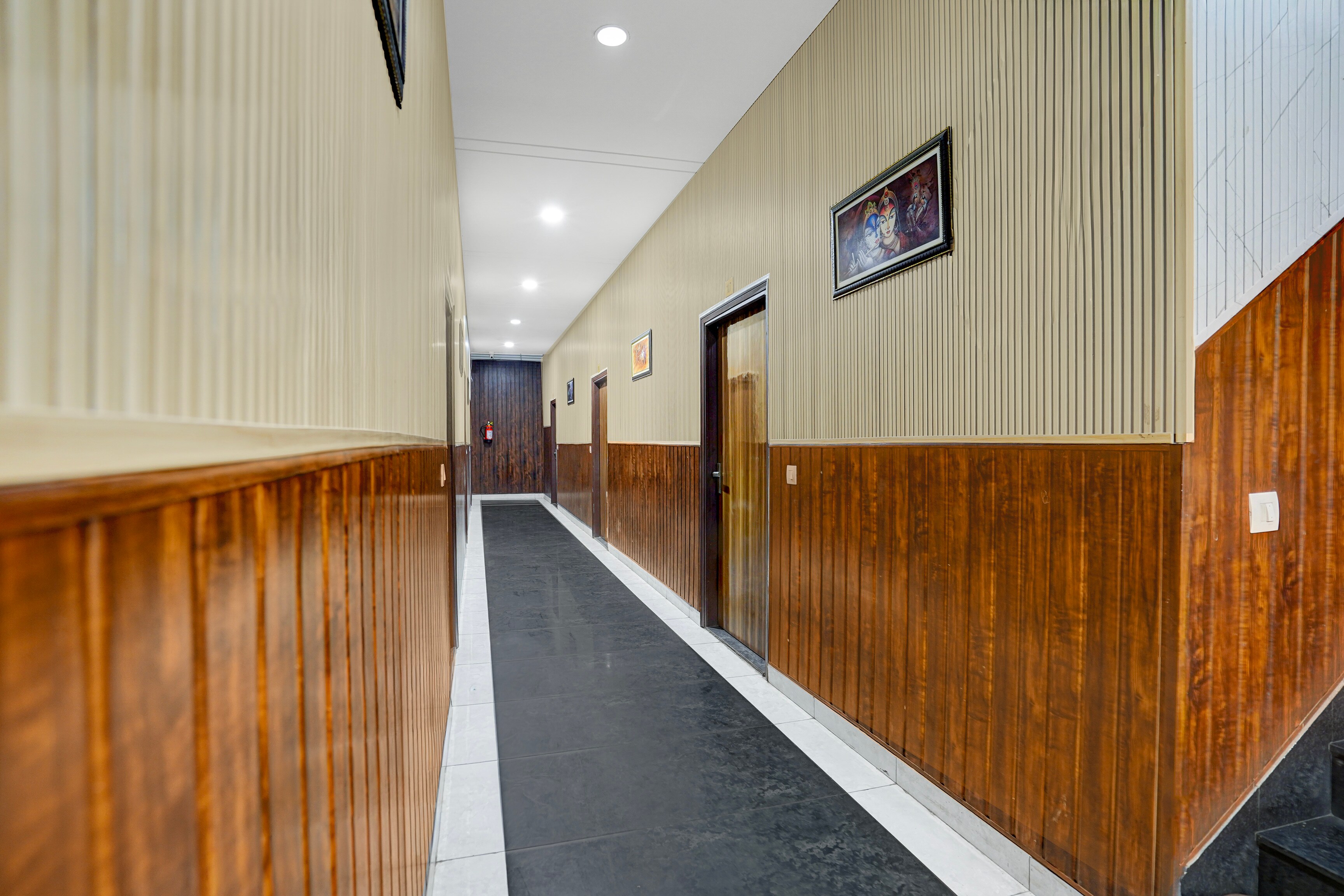 Hotel O Silver Arc Mall Ludhiana Formerly White Solitaire in Zirakpur