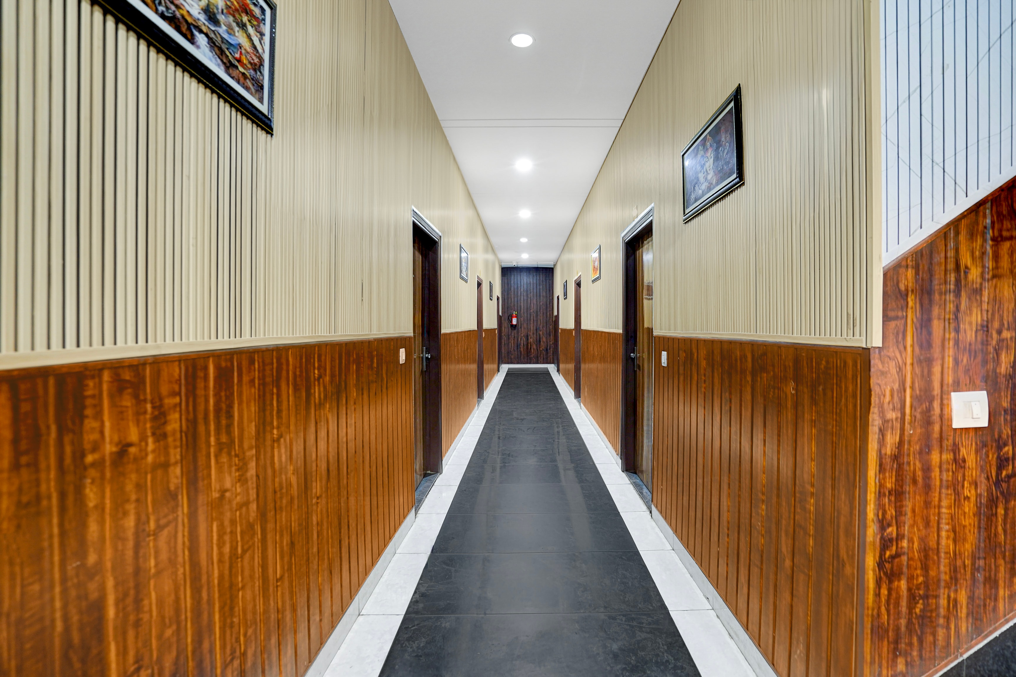 Hotel O Silver Arc Mall Ludhiana Formerly White Solitaire in Zirakpur