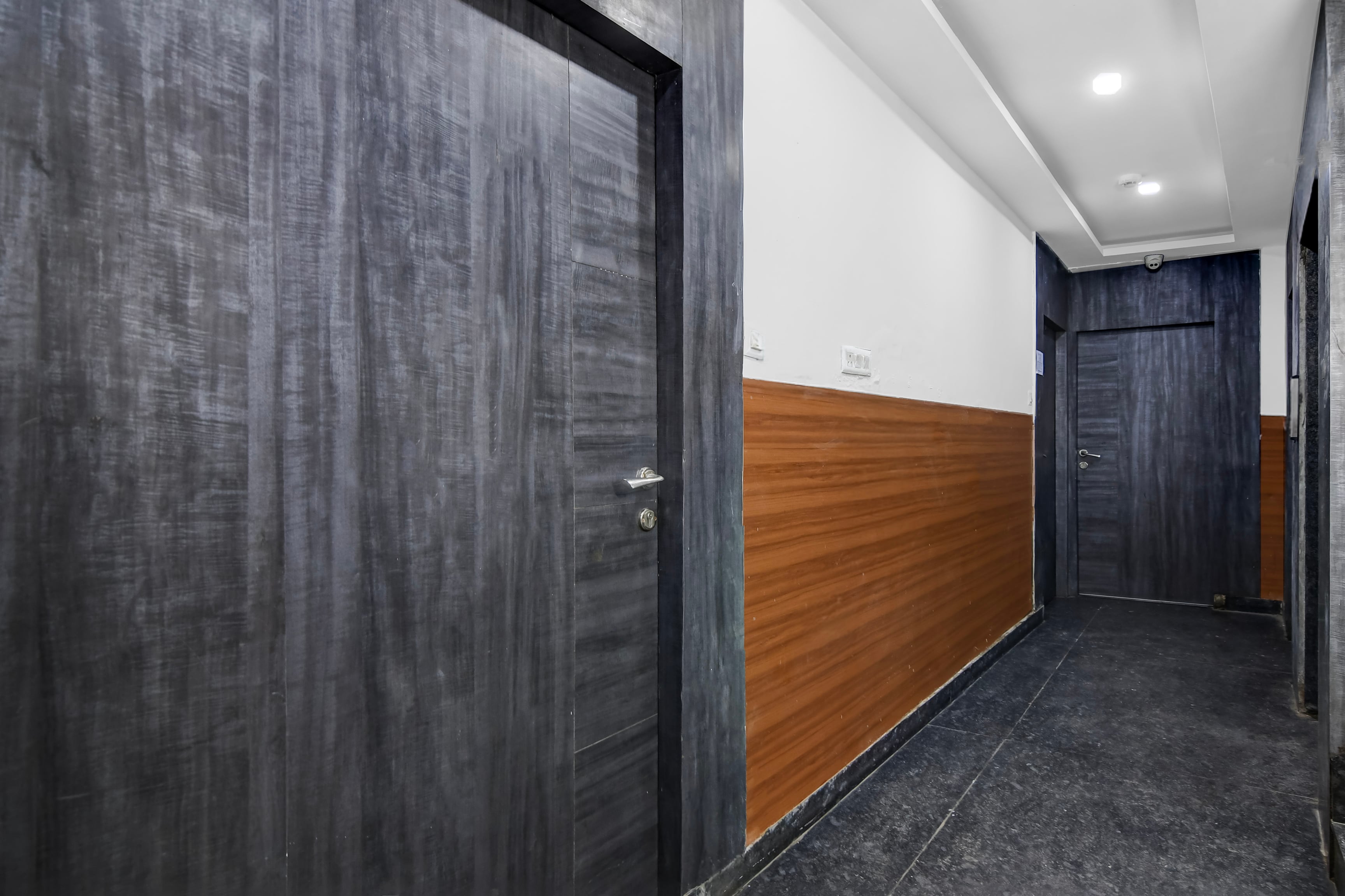 Hotel O Girish Park Metro Station Kolkata Formerly Babu Lal Soni Guest House in Kolkata