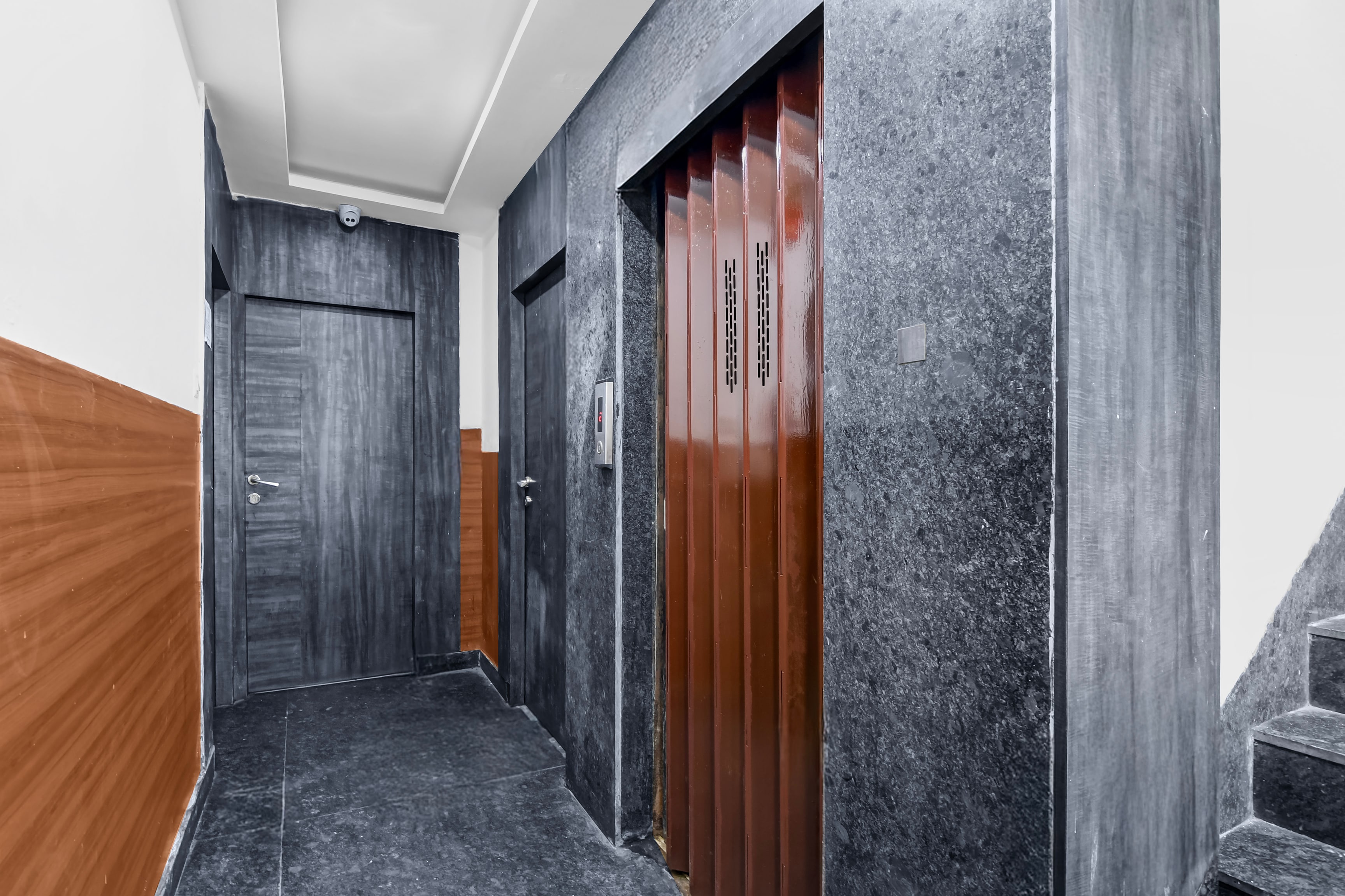 Hotel O Girish Park Metro Station Kolkata Formerly Babu Lal Soni Guest House in Kolkata