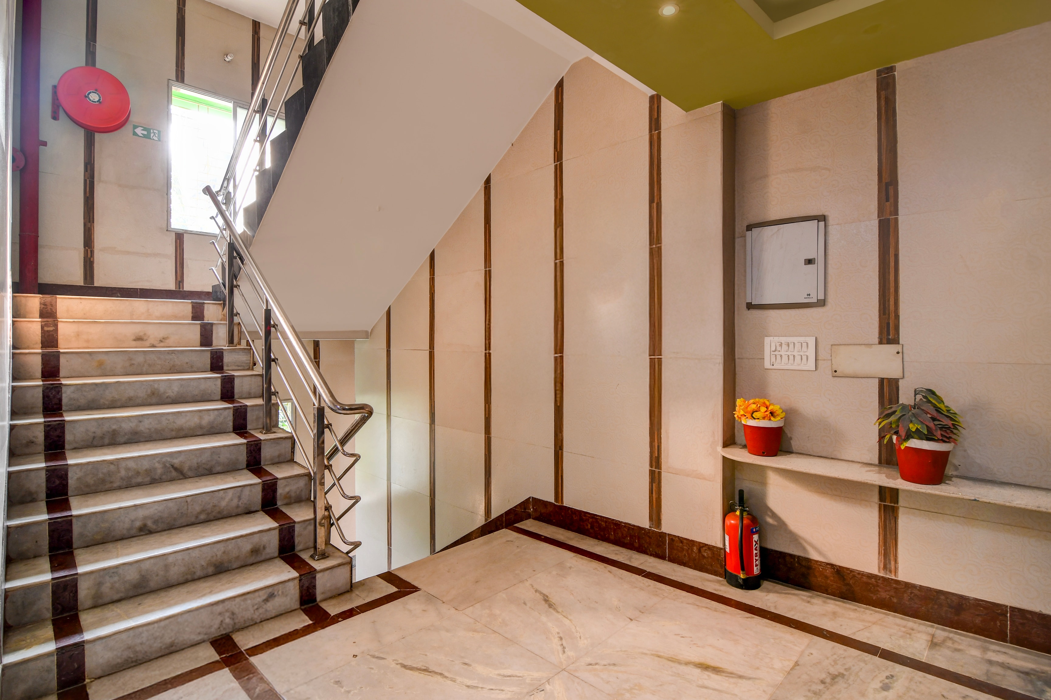 Collection O NSCB International Airport Formerly Raj Guest House in Kolkata