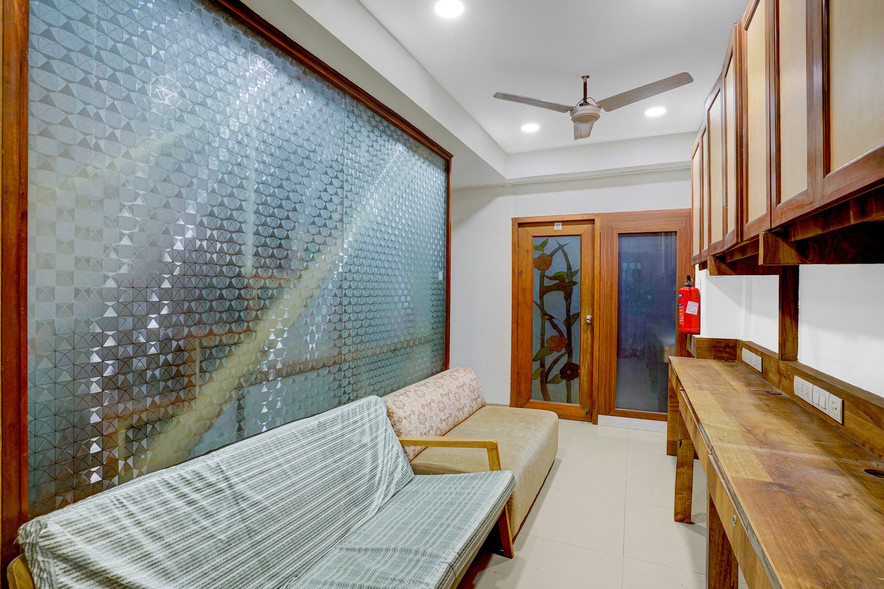 Collection O Santacruz Railway Station Mumbai Formerly Mpg Guest in Mumbai