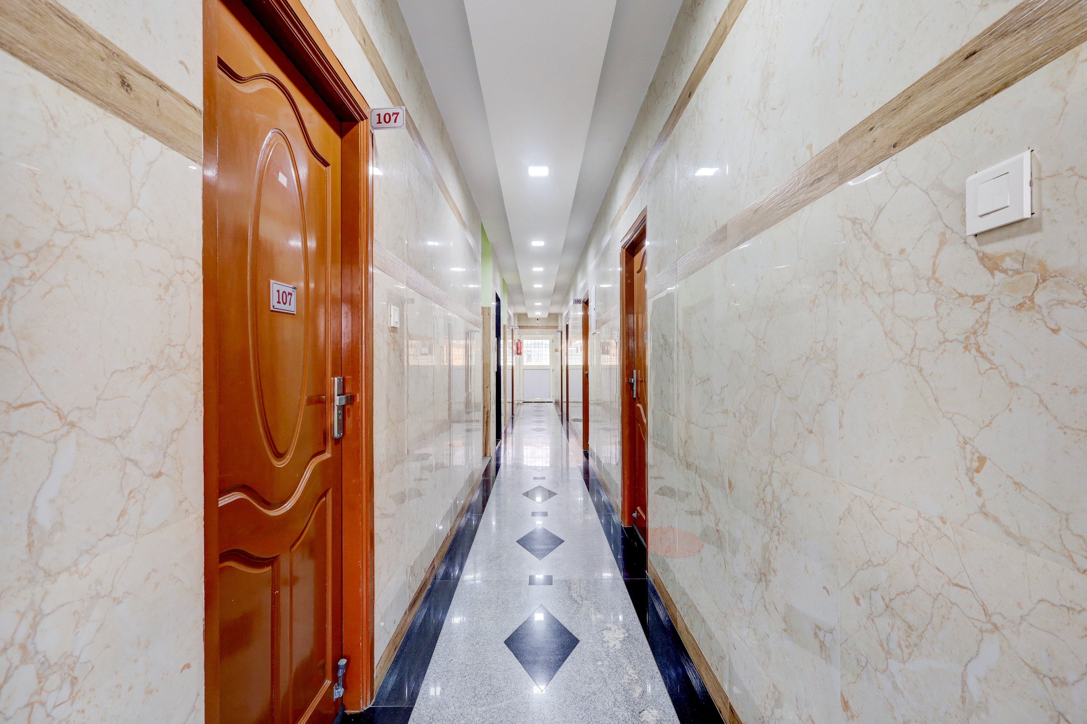 Super Townhouse Koyambedu Metro Station Chennai Formerly SR Residency in Chennai