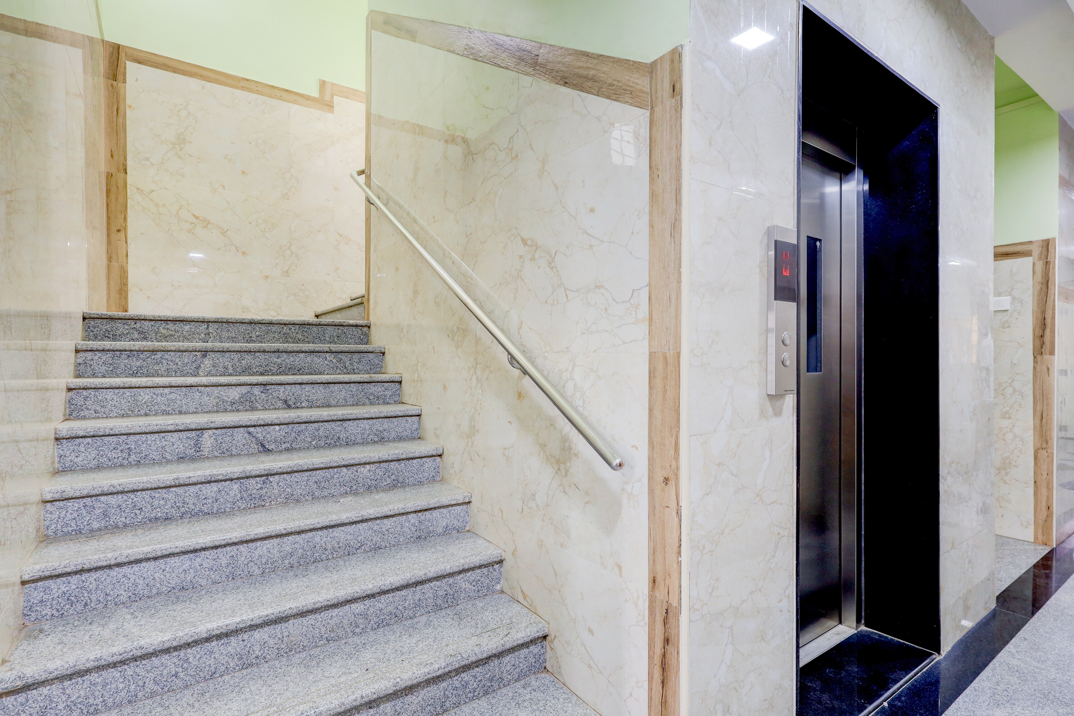 Super Townhouse Koyambedu Metro Station Chennai Formerly SR Residency in Chennai