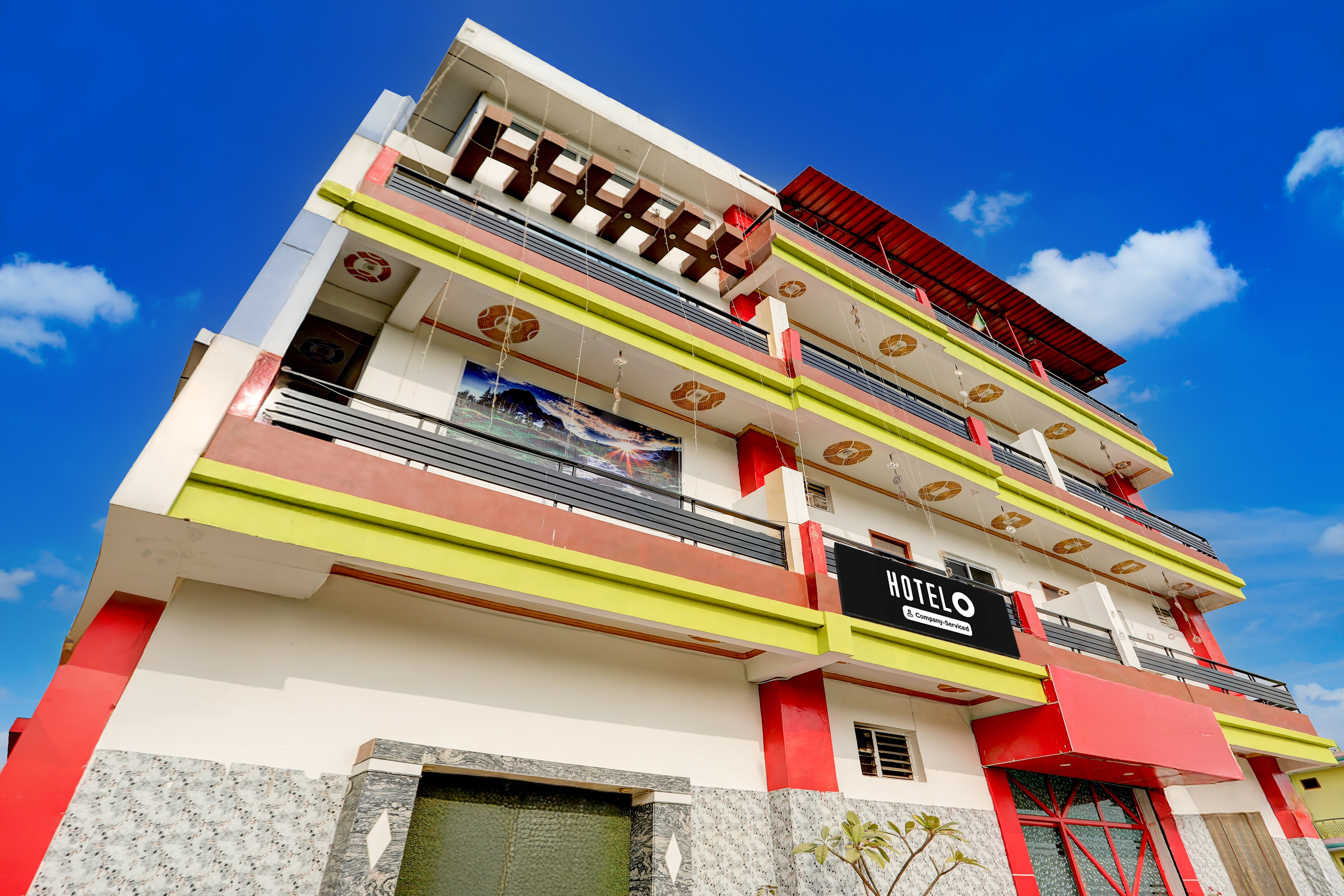 Hotel O Rae Bareli Railway Junction Formerly Nova Resorts & Luxury Farm in Raebareli