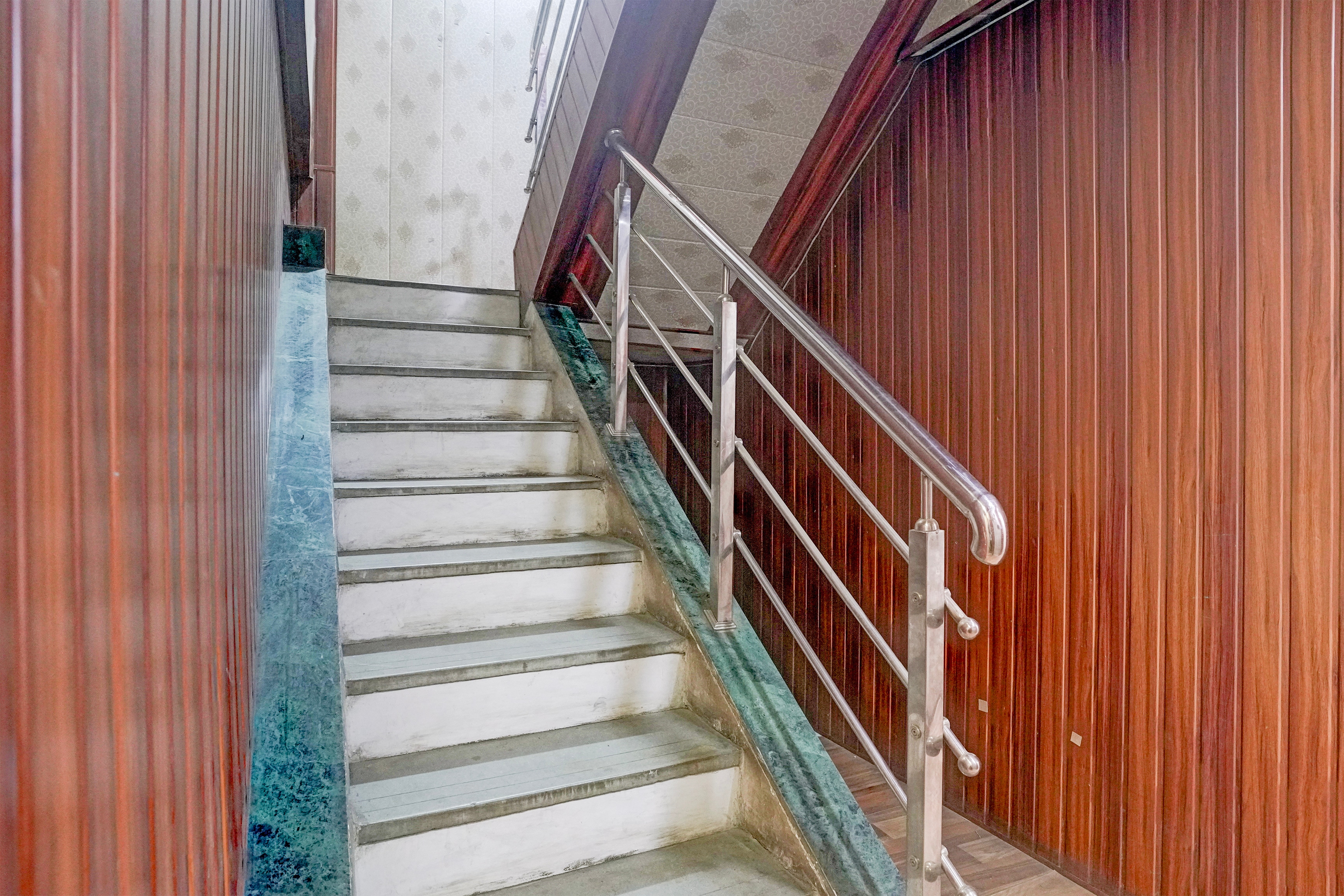 Hotel O Ulhasnagar Railway Junction Formerly Garden Inn in Thane