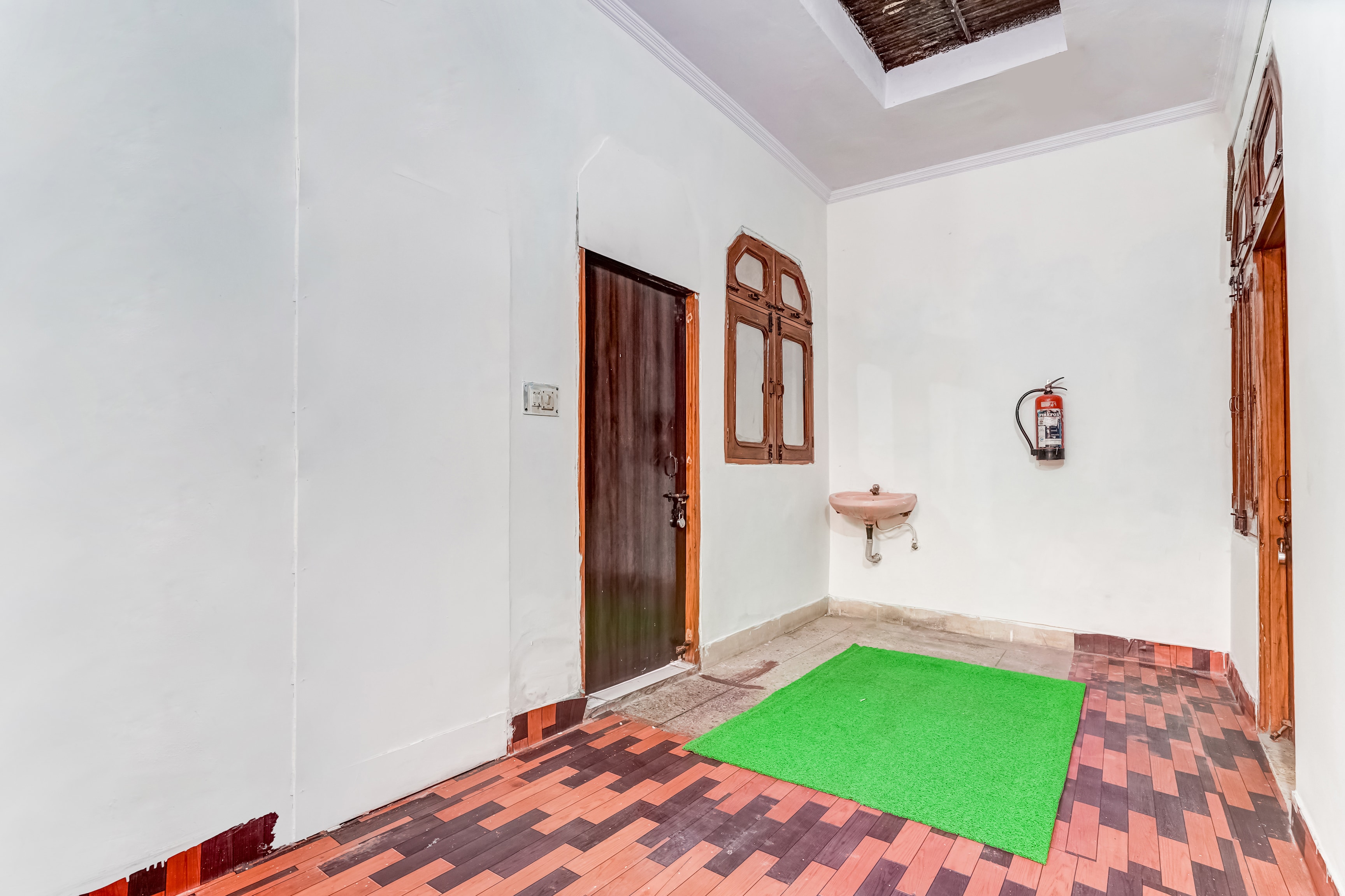 Hotel O Sector 12 Ghaziabad Formerly VIP Inn in Ghaziabad