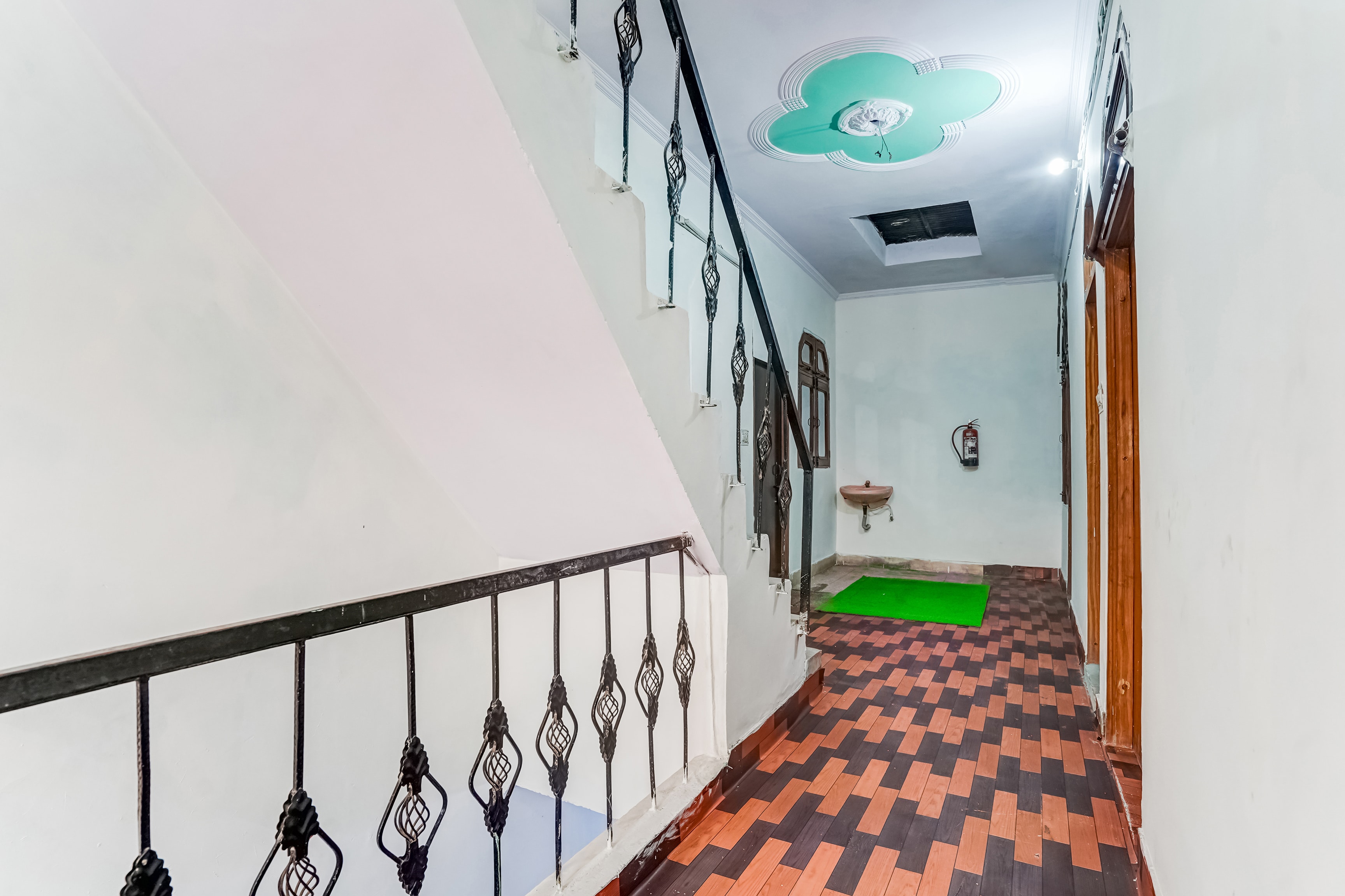 Hotel O Sector 12 Ghaziabad Formerly VIP Inn in Ghaziabad