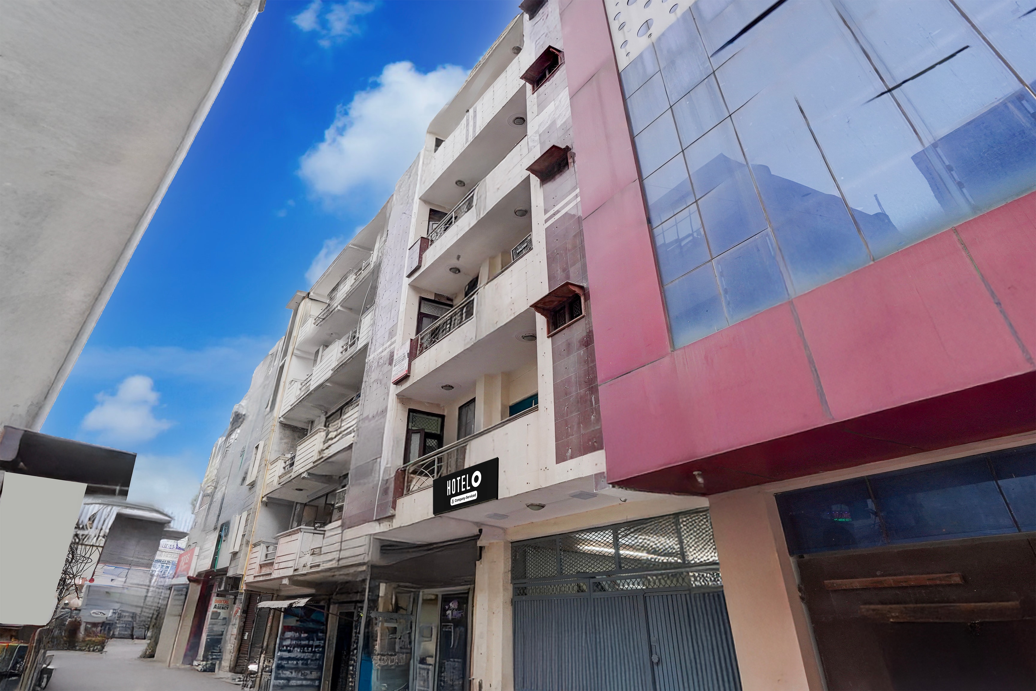 Hotel O Dwarka Mor Metro Station in Delhi