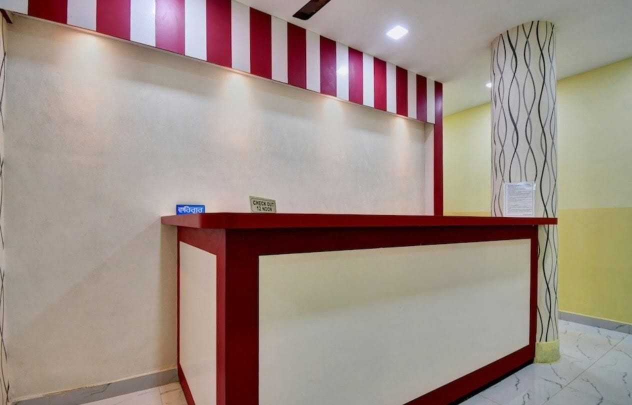 Collection O Dalhousie Square Kolkata Formerly G.N Palace in Kolkata