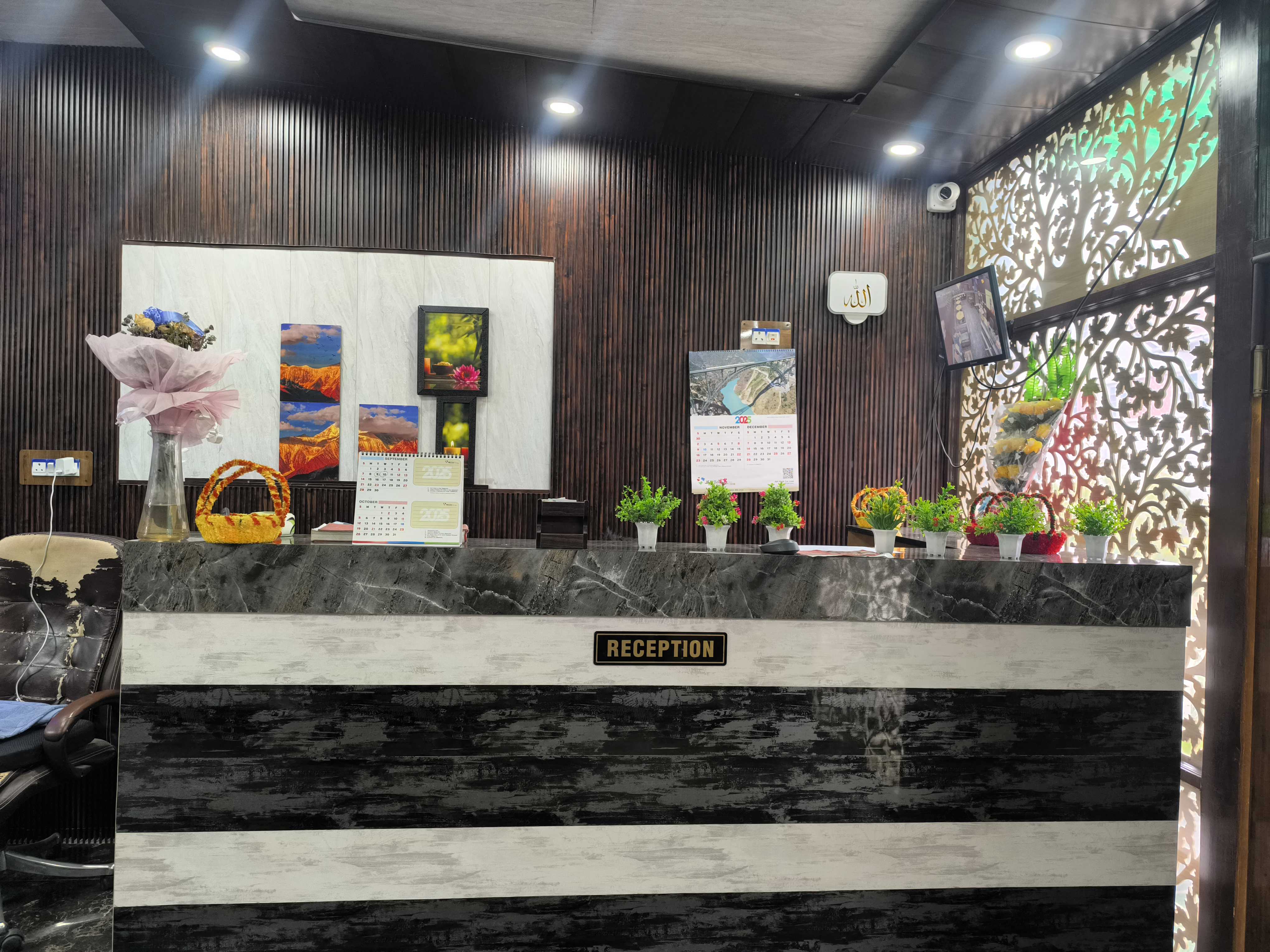 Collection O Kursoo Rajbagh Formerly Mid Valley Residency in Srinagar