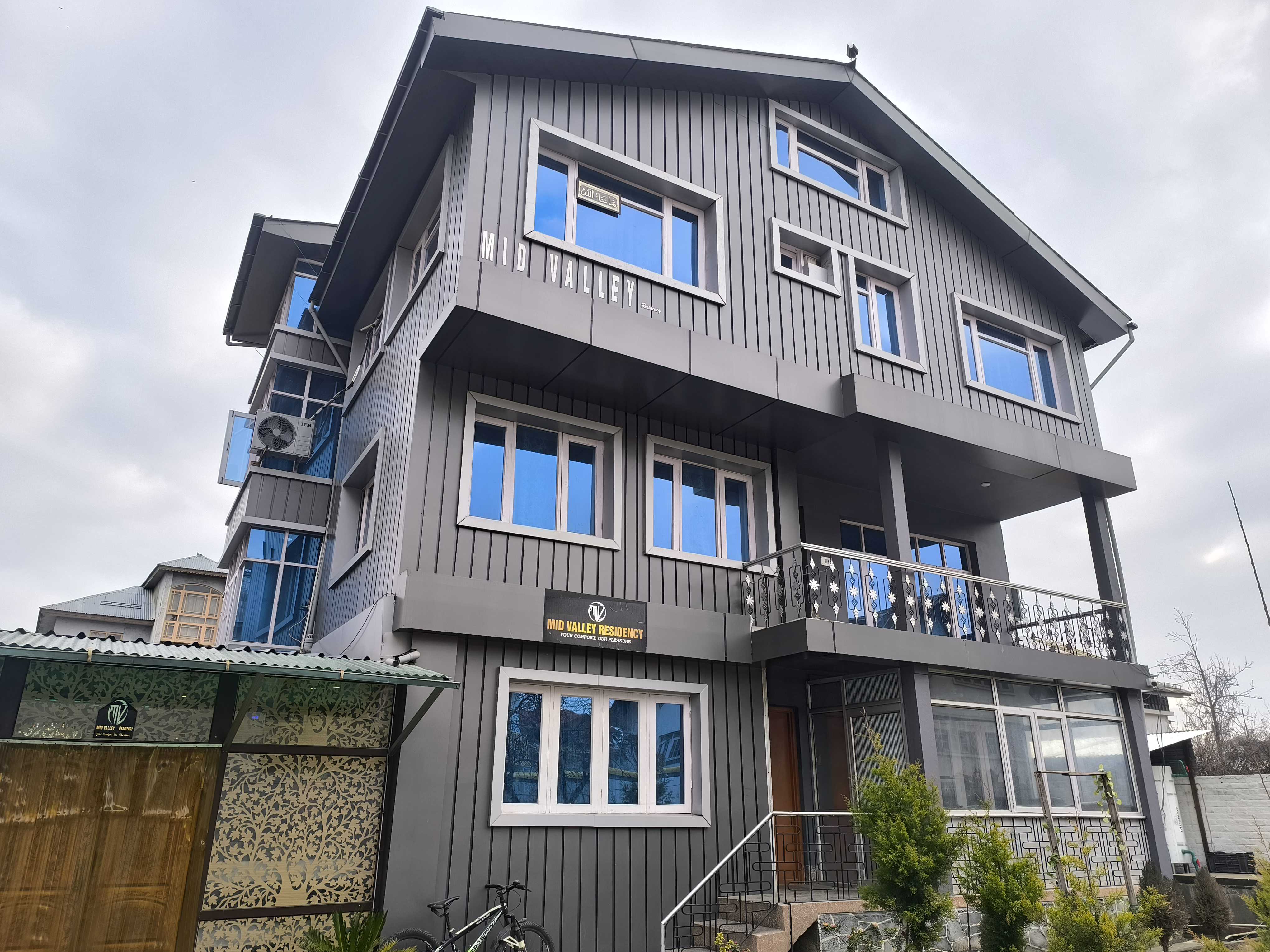 Collection O Kursoo Rajbagh Formerly Mid Valley Residency in Srinagar