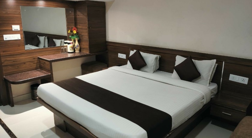 Hotel Paras in Jabalpur