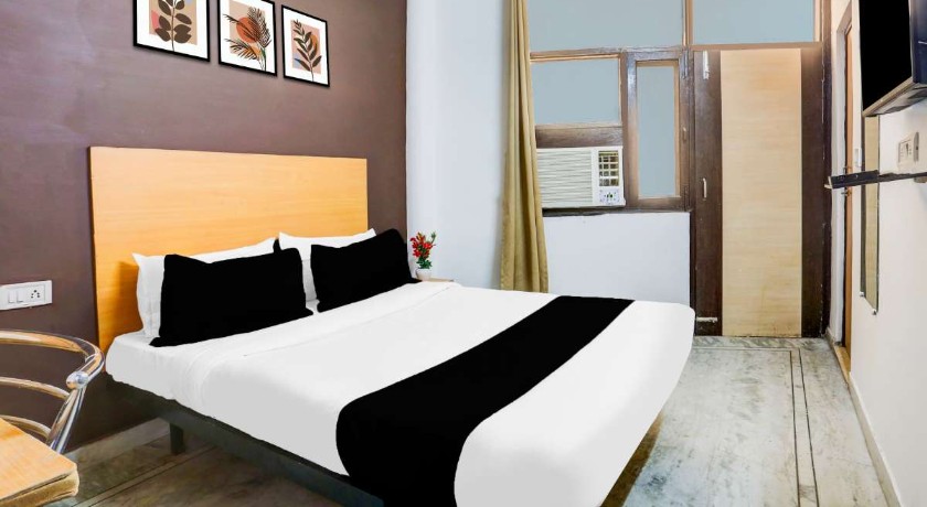 Hotel Mango Deluxe in Delhi