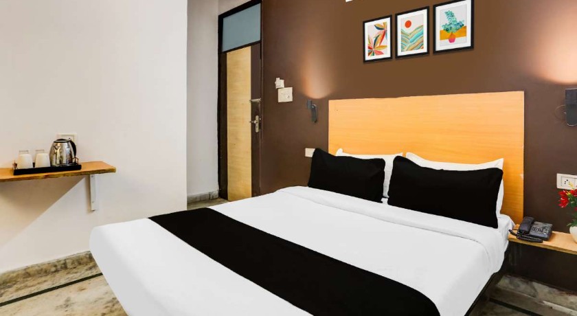 Hotel Mango Deluxe in Delhi