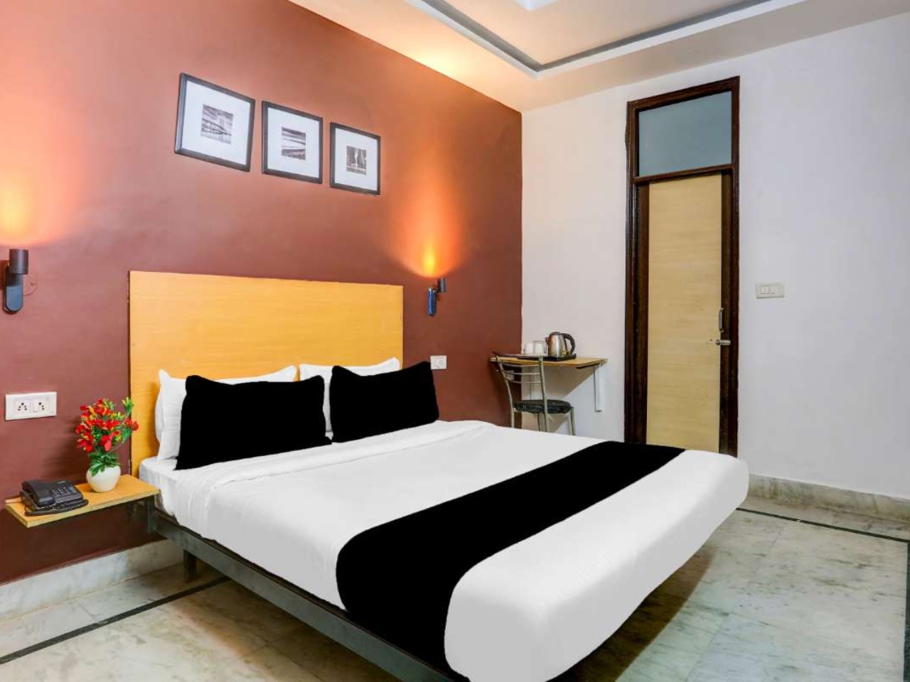 Hotel Mango Deluxe in Delhi