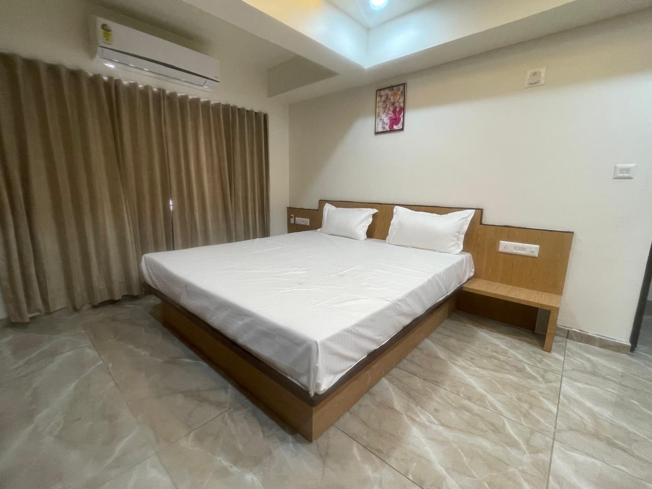 Hotel Orange Tree in Ahmedabad