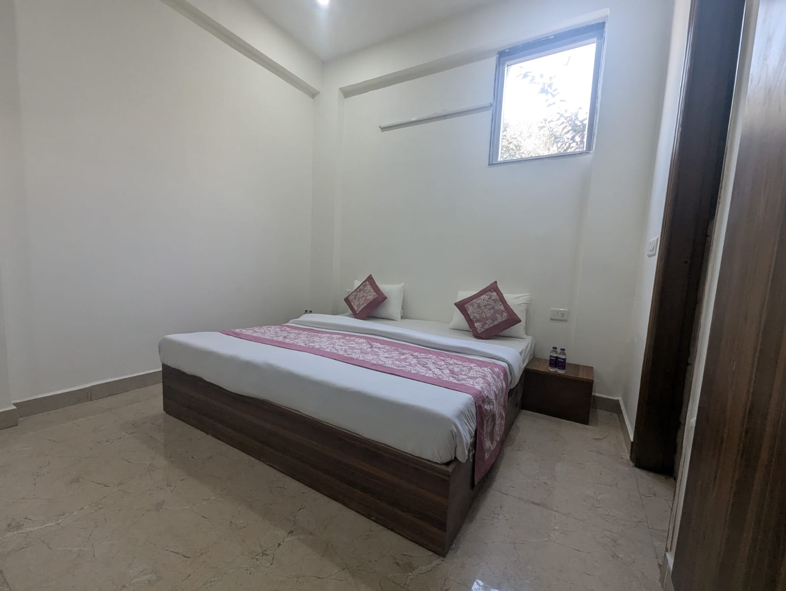 Hotel Pink Taste and Rest in Noida