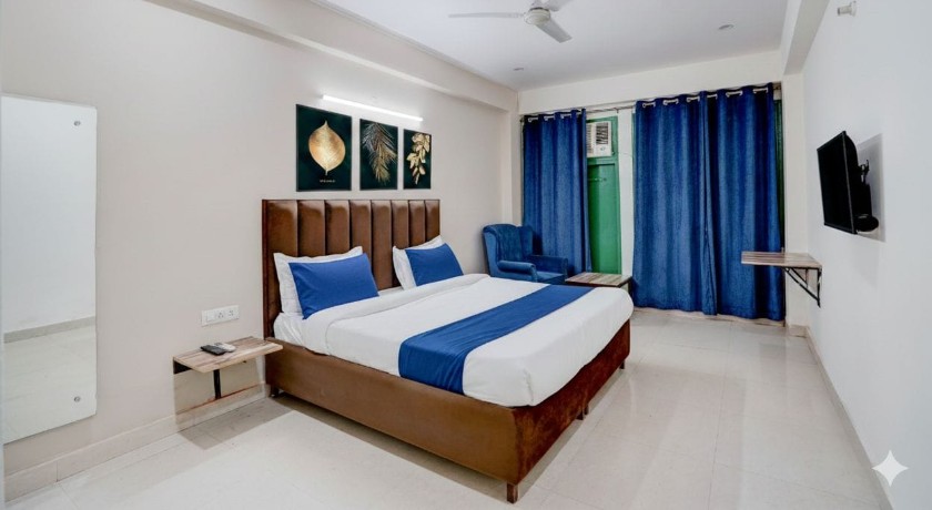 Cyberhub Suits in Gurgaon