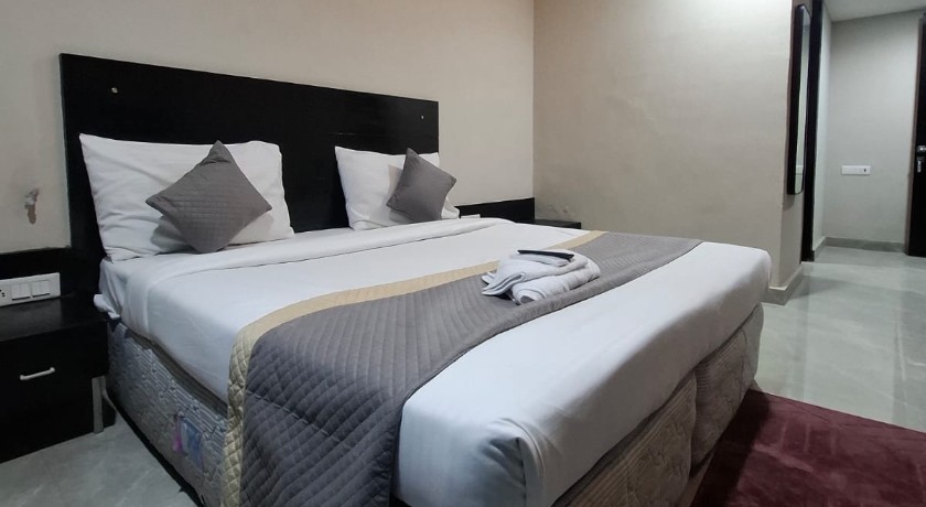 Giriraj Hospitality Services in Gurgaon