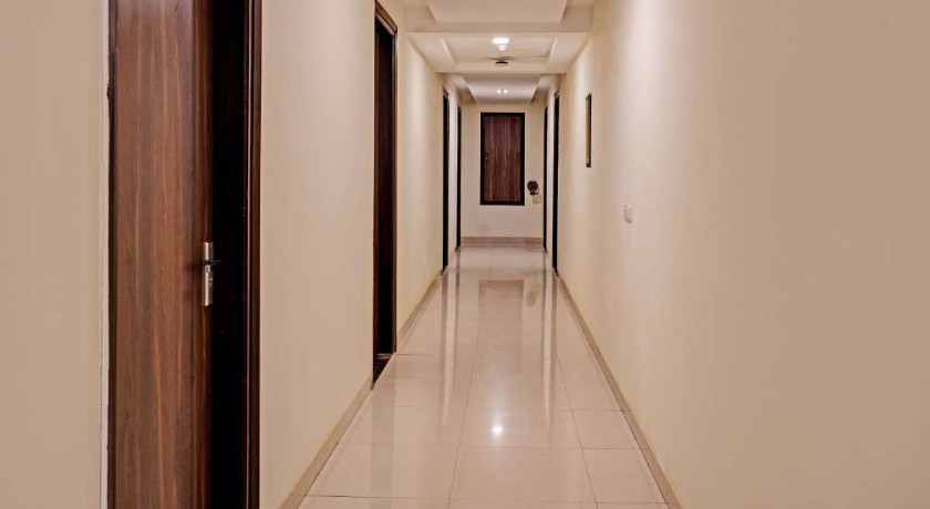 Hotel The Luxem Behind ibis Hotel in Gurgaon