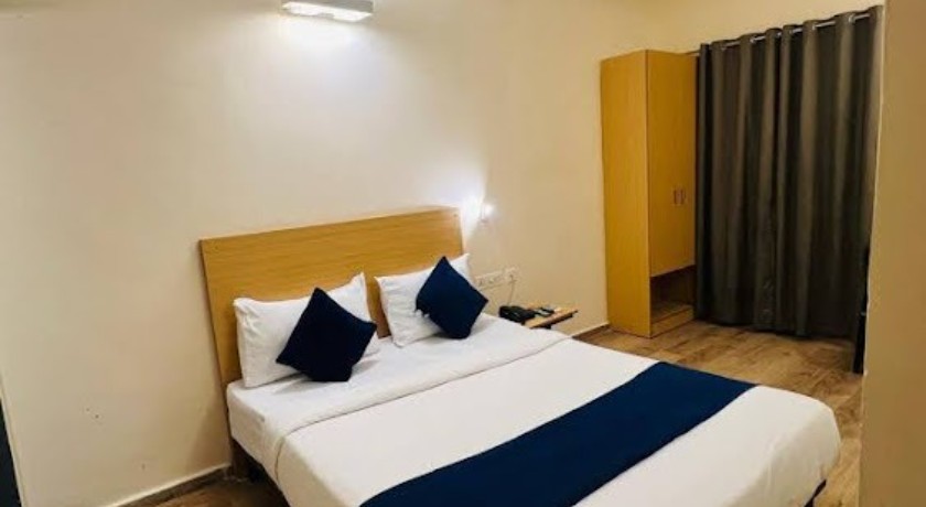 Hotel Dlive Indore in Indore