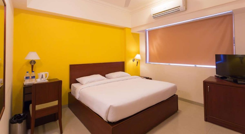 Ginger Thane in Thane