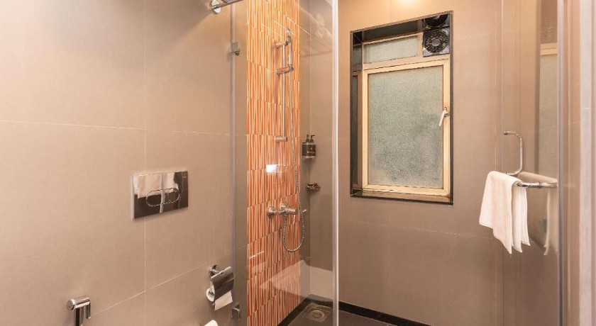 Ginger Thane in Thane