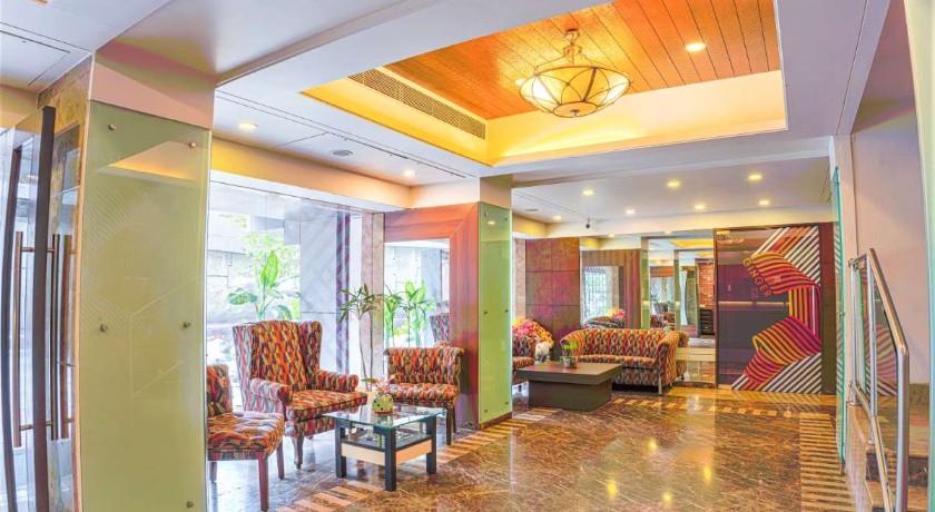 Ginger Thane in Thane