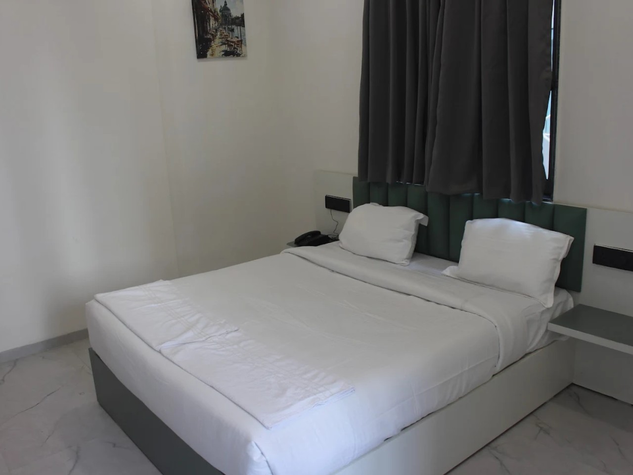 Zenora Stays in Pune