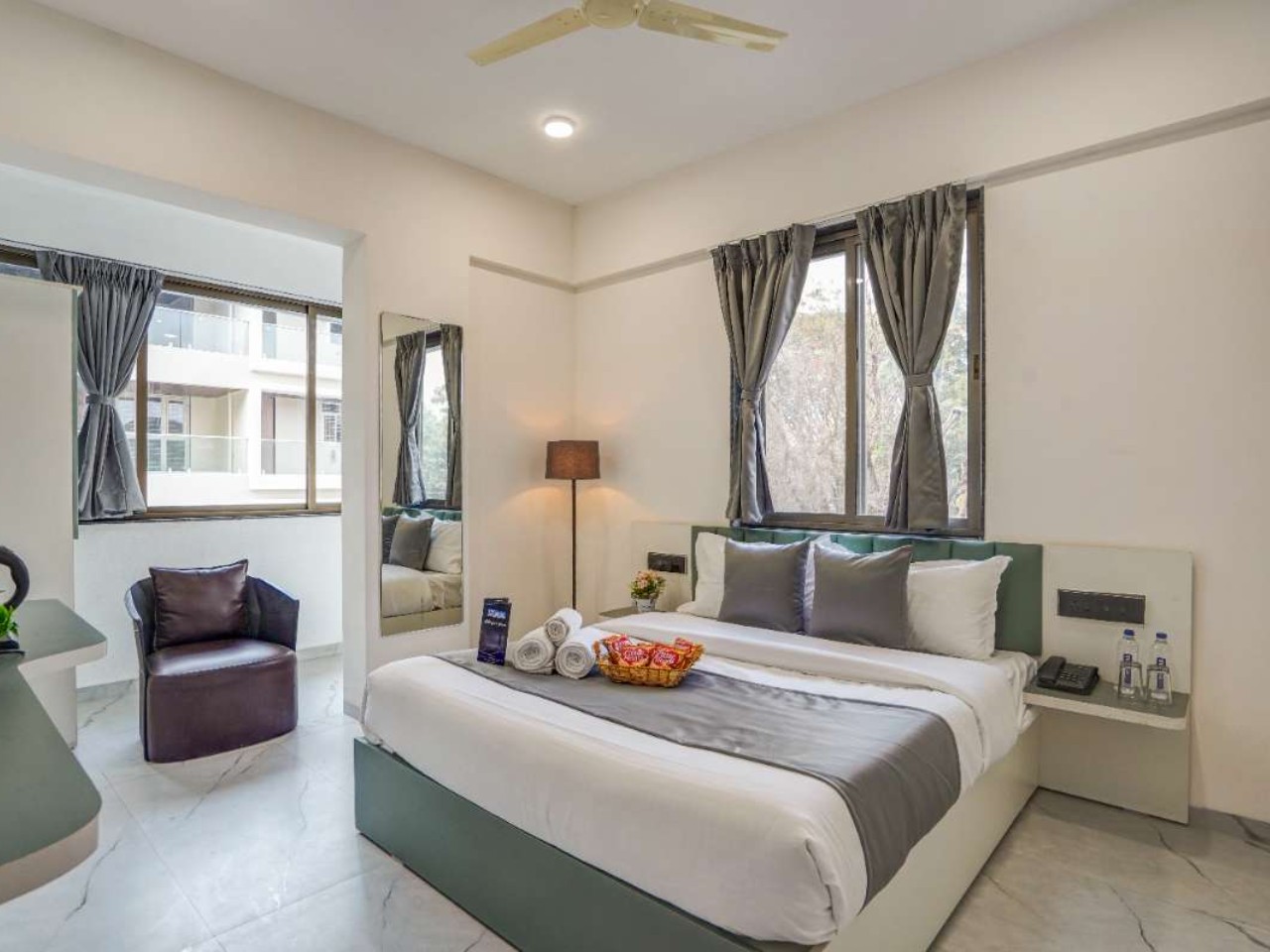 Zenora Stays in Pune