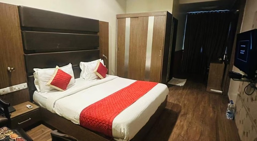 Hotel Cosmos in Lucknow