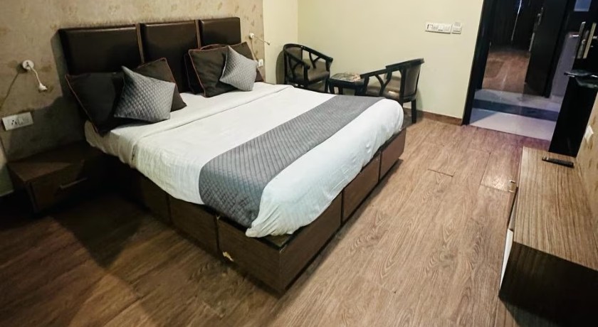 Hotel Cosmos in Lucknow